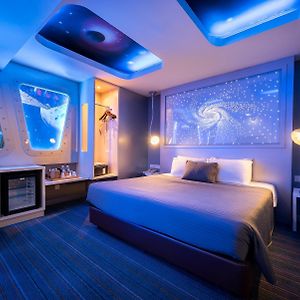 Theme room